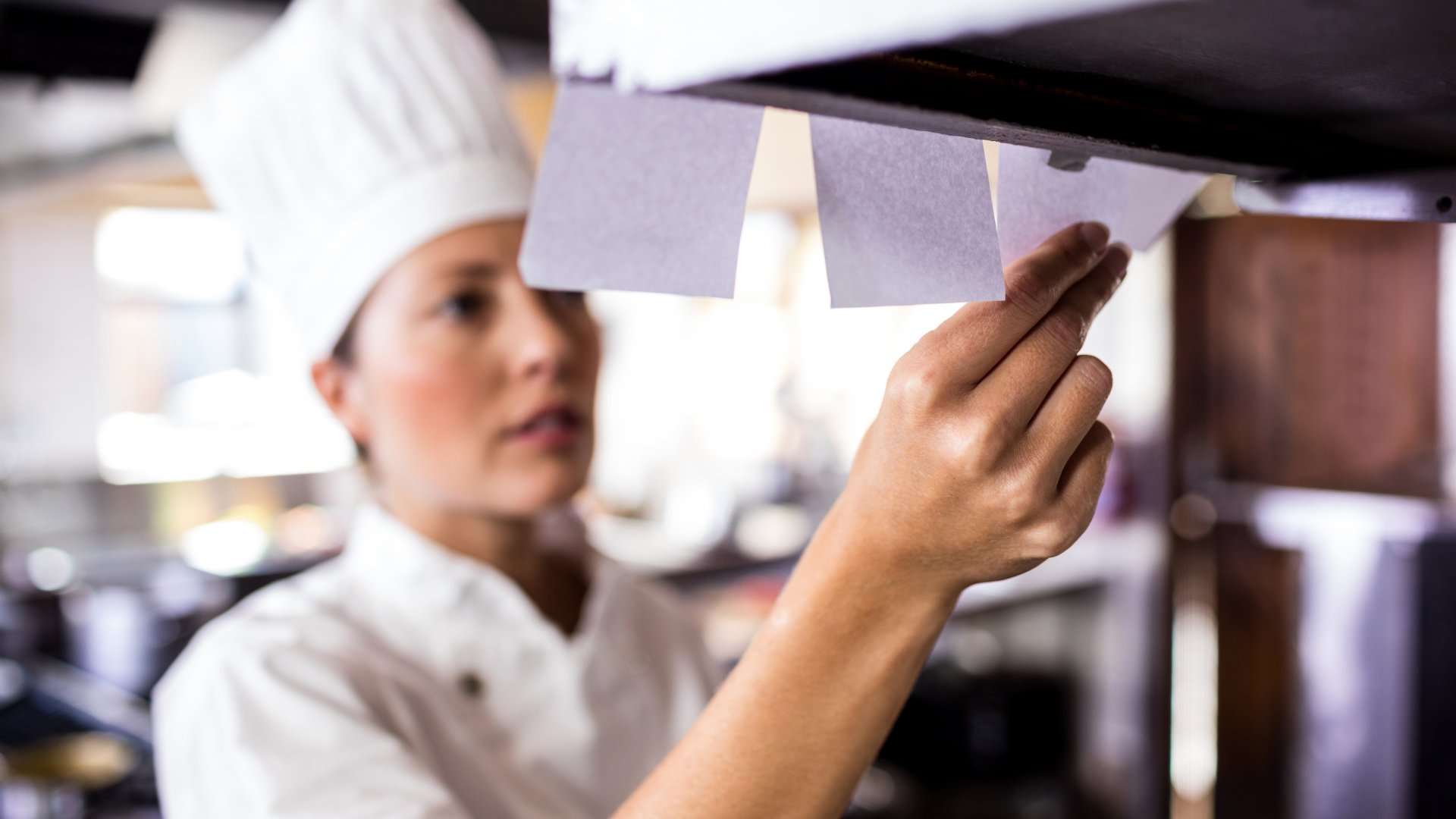 How Smart Kitchen Workflow Improves Accuracy and Speed in Busy Venues